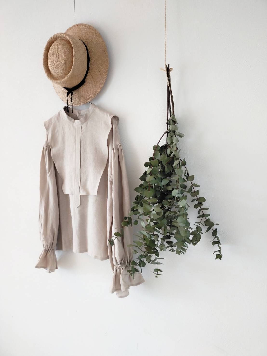 Yoke layer gathered sleeve linen blouse / beige