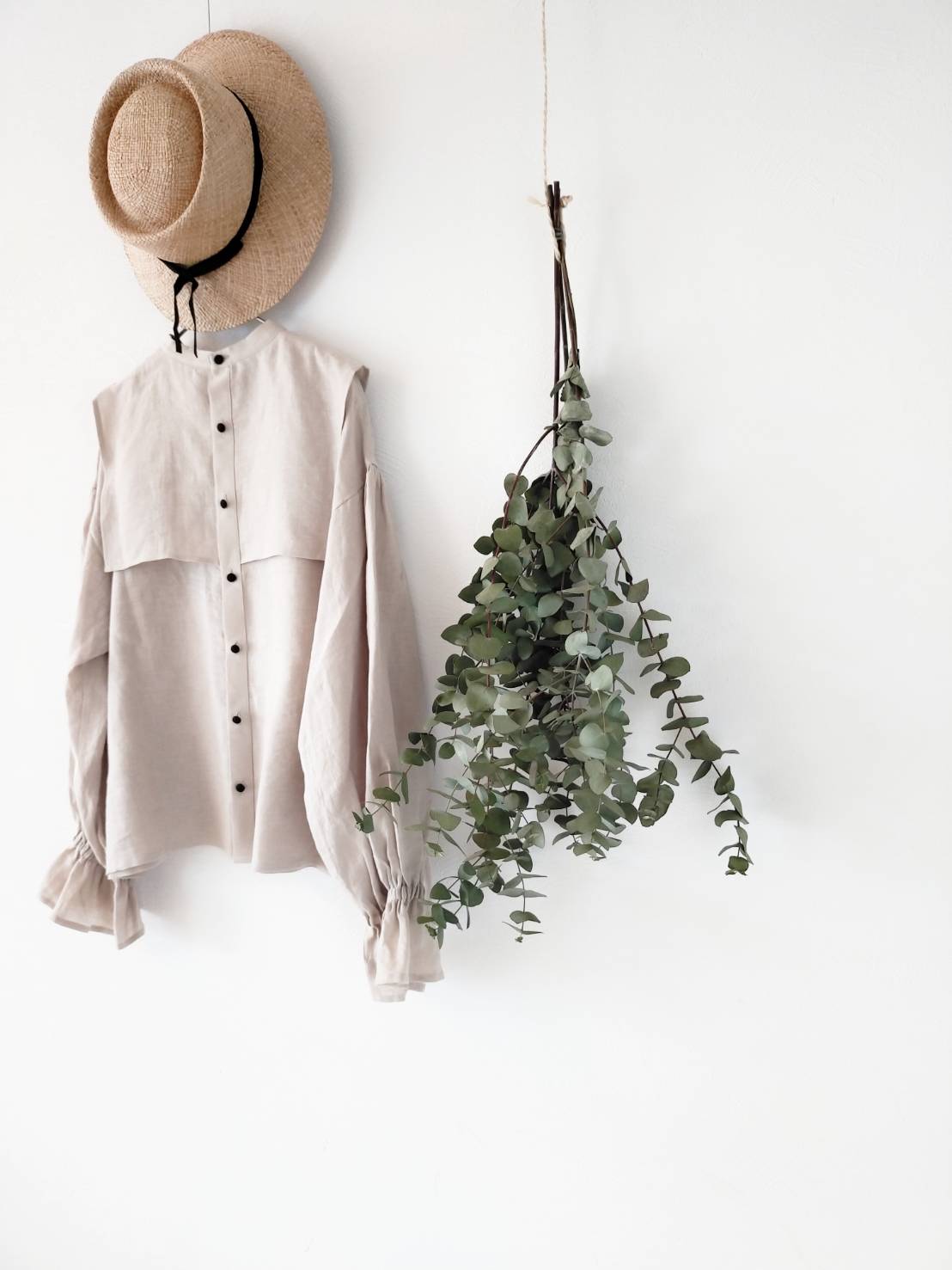 Yoke layer gathered sleeve linen blouse / beige