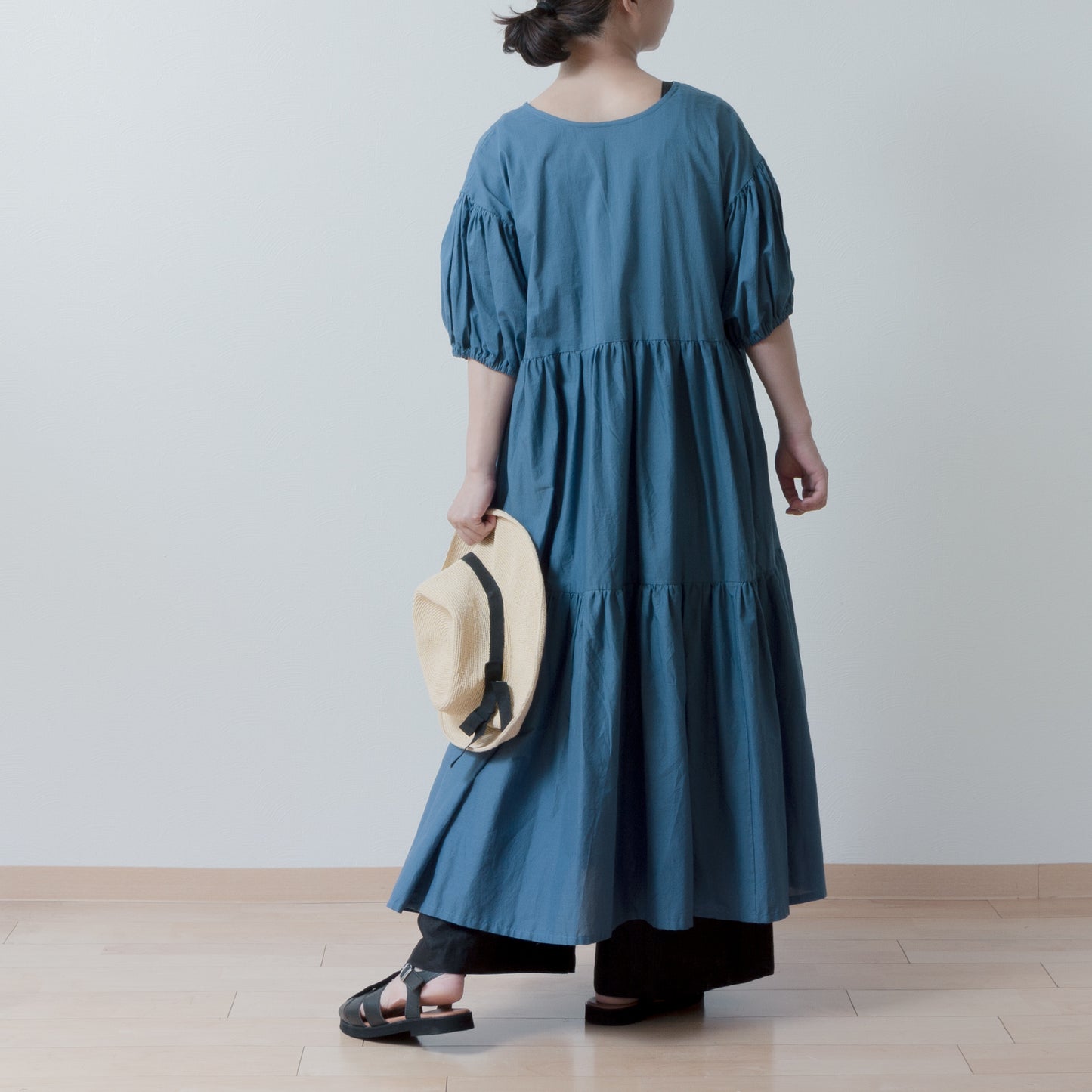 A cute and mature tiered 2-way dress with plenty of gathers and 5/8 sleeves/Blue