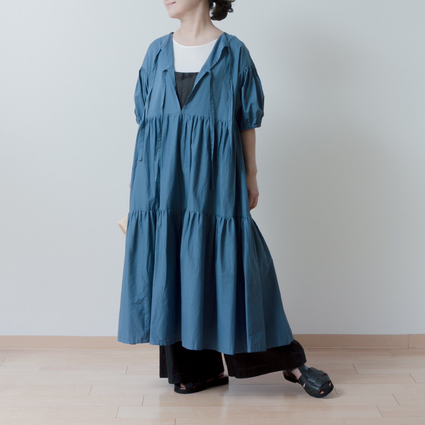 A cute and mature tiered 2-way dress with plenty of gathers and 5/8 sleeves/Blue