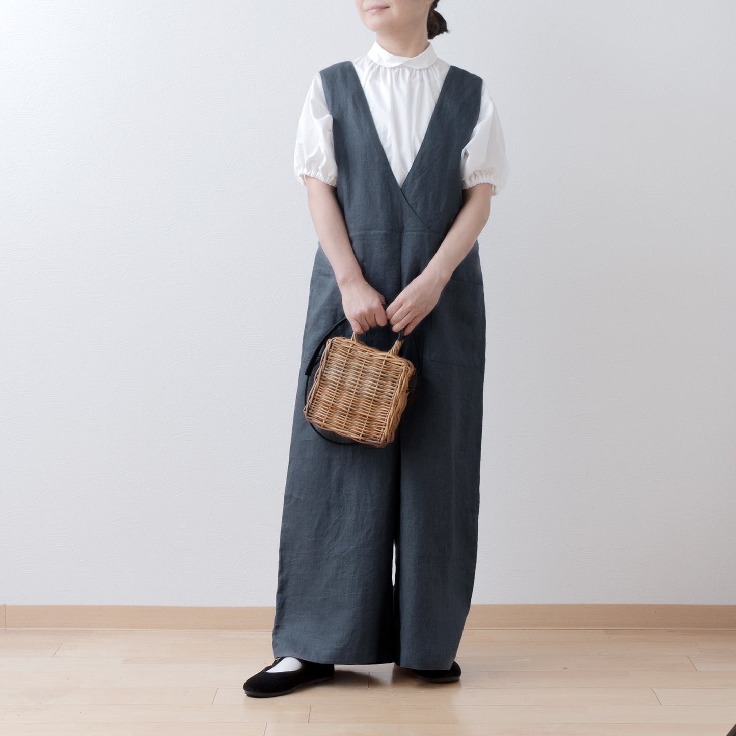 Cross collar dolman half sleeve cotton blouse/off white