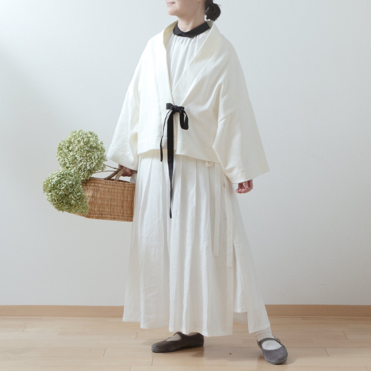 Cotton fleece half shawl cardigan with ribbon tape / ecru
