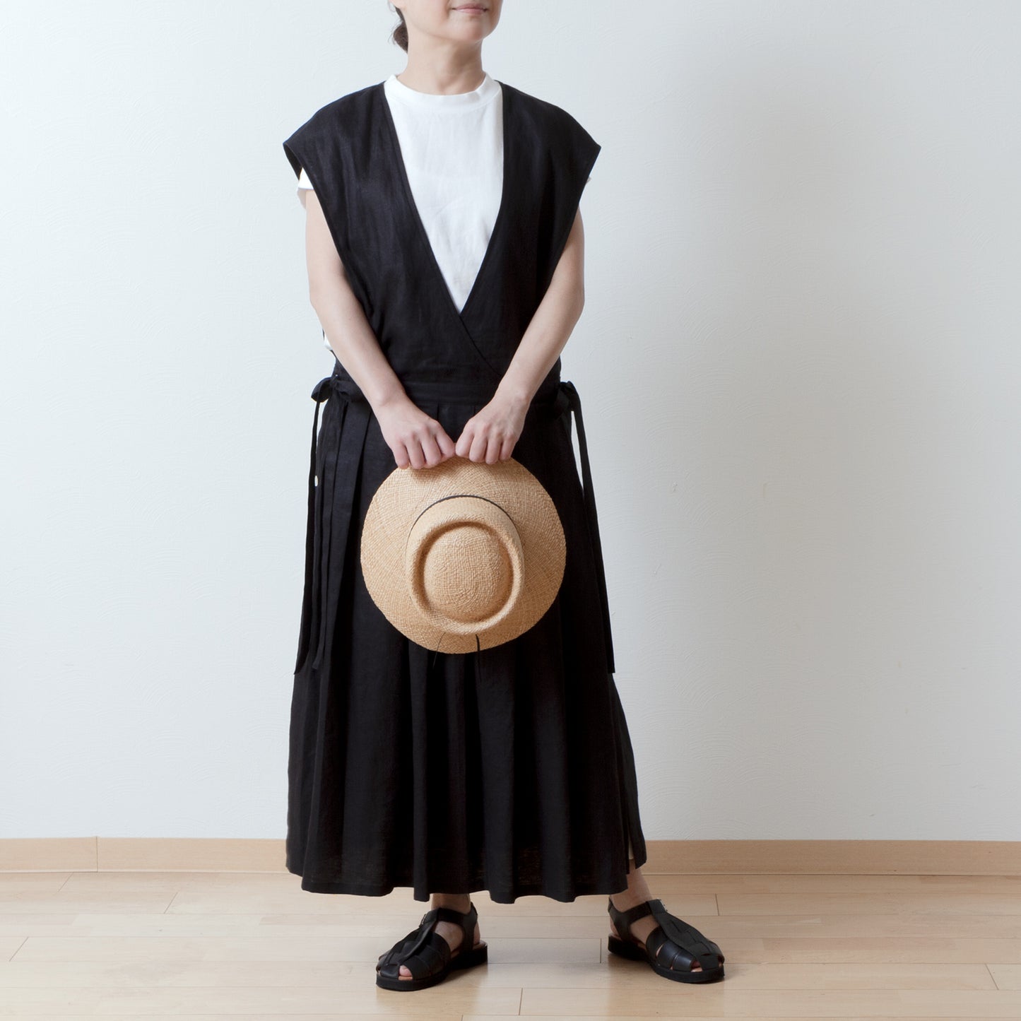 *Featured in the magazine NatuRila*Adult girly apron cache-coeur dress - French linen/black