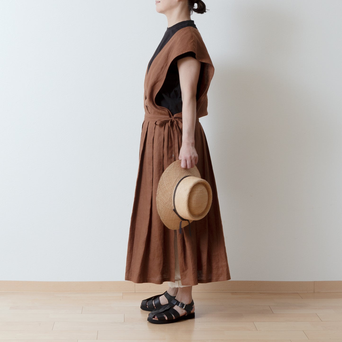 精緻的少女側開圍裙式連身裙 - 法國亞麻/磚棕色