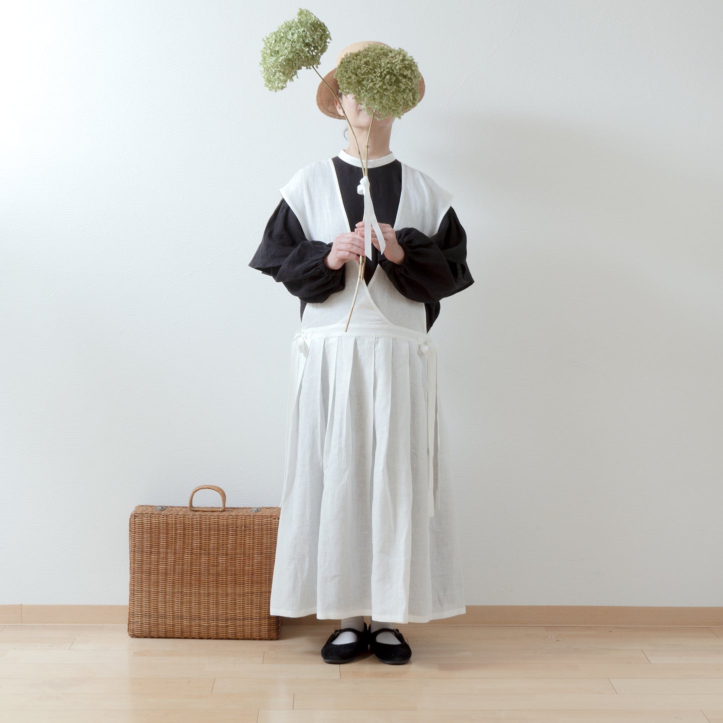精緻而充滿少女氣息的圍裙式連身裙 - 法國亞麻/米白色