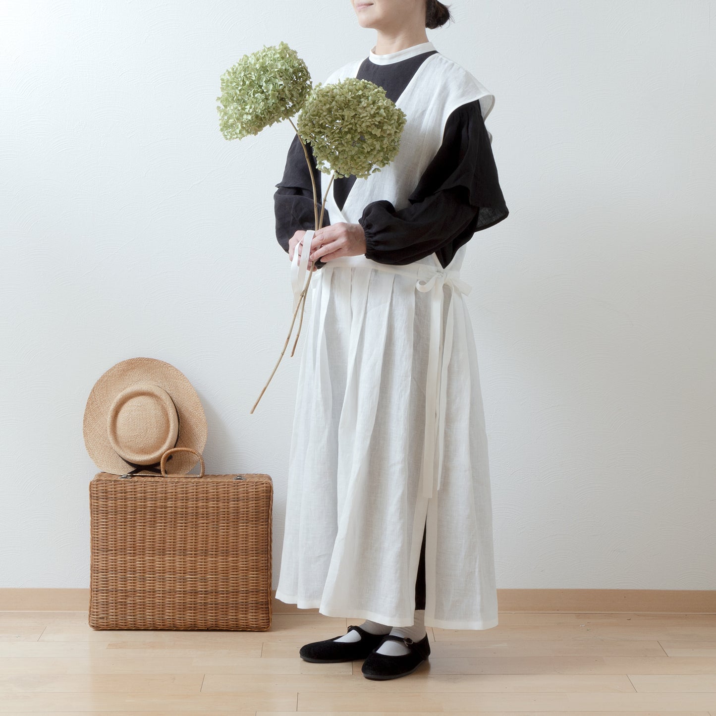 精緻而充滿少女氣息的圍裙式連身裙 - 法國亞麻/米白色