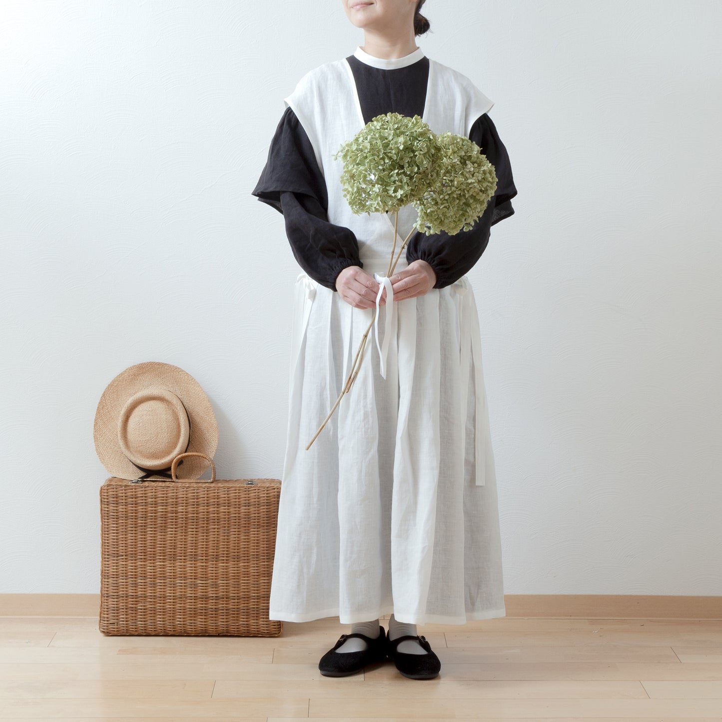 精緻而充滿少女氣息的圍裙式連身裙 - 法國亞麻/米白色