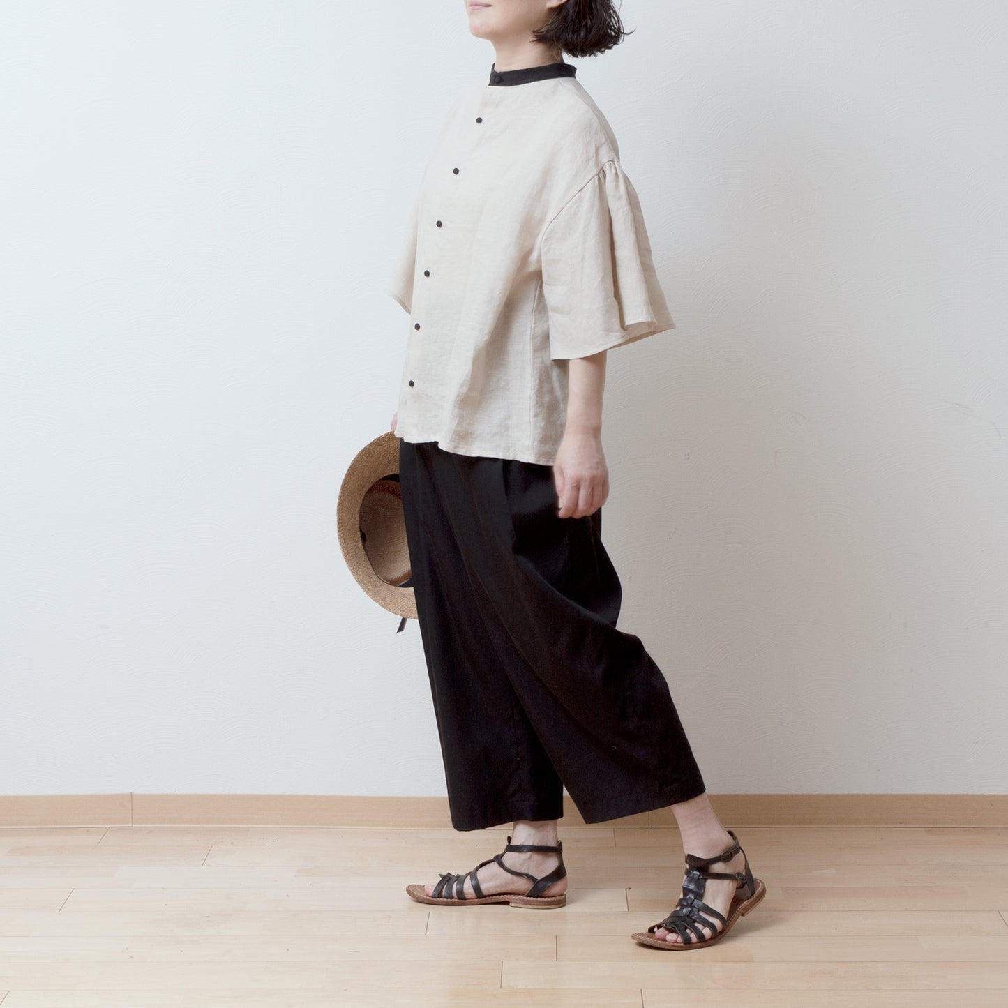 Flared half sleeve linen blouse / beige