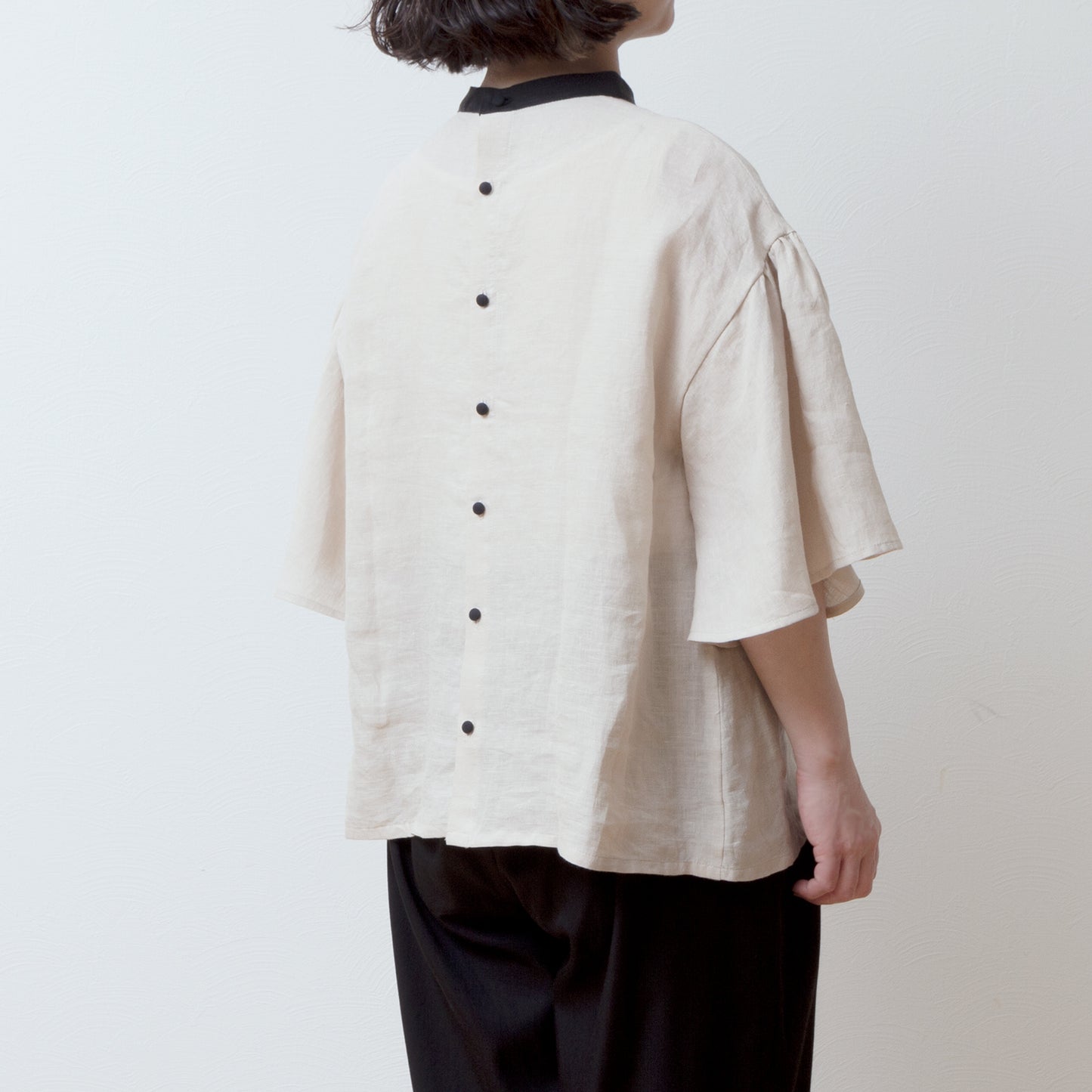 Flared half sleeve linen blouse / beige