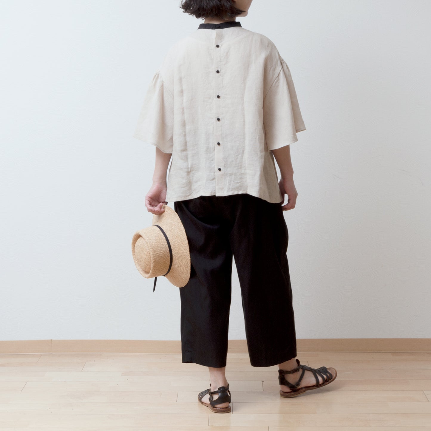 Flared half sleeve linen blouse / beige