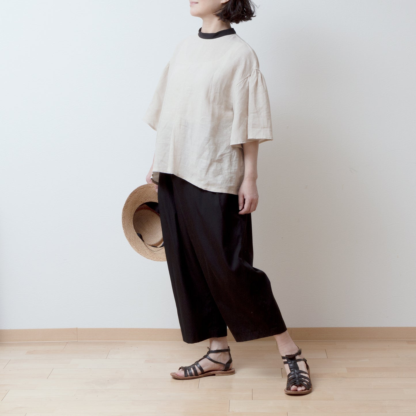Flared half sleeve linen blouse / beige