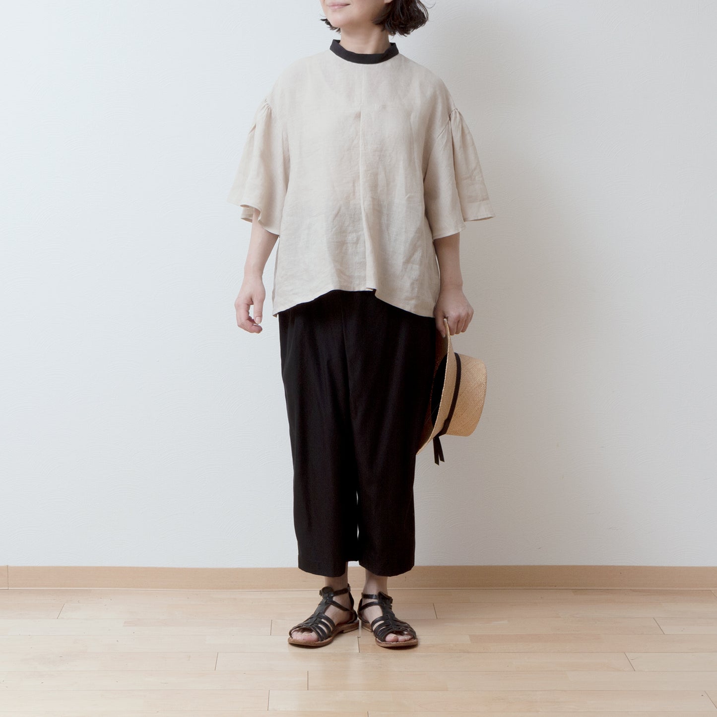 Flared half sleeve linen blouse / beige