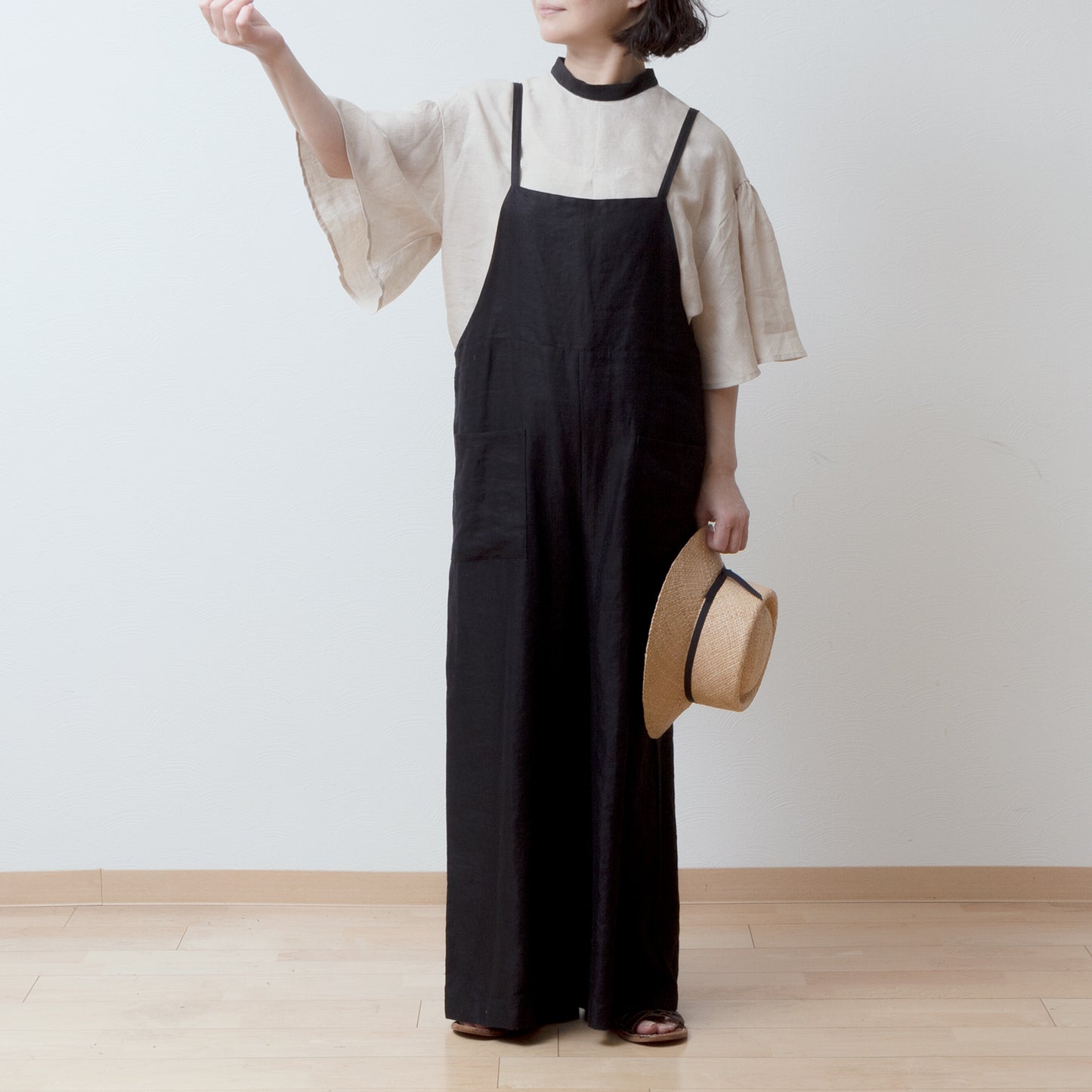 Flared half sleeve linen blouse / beige