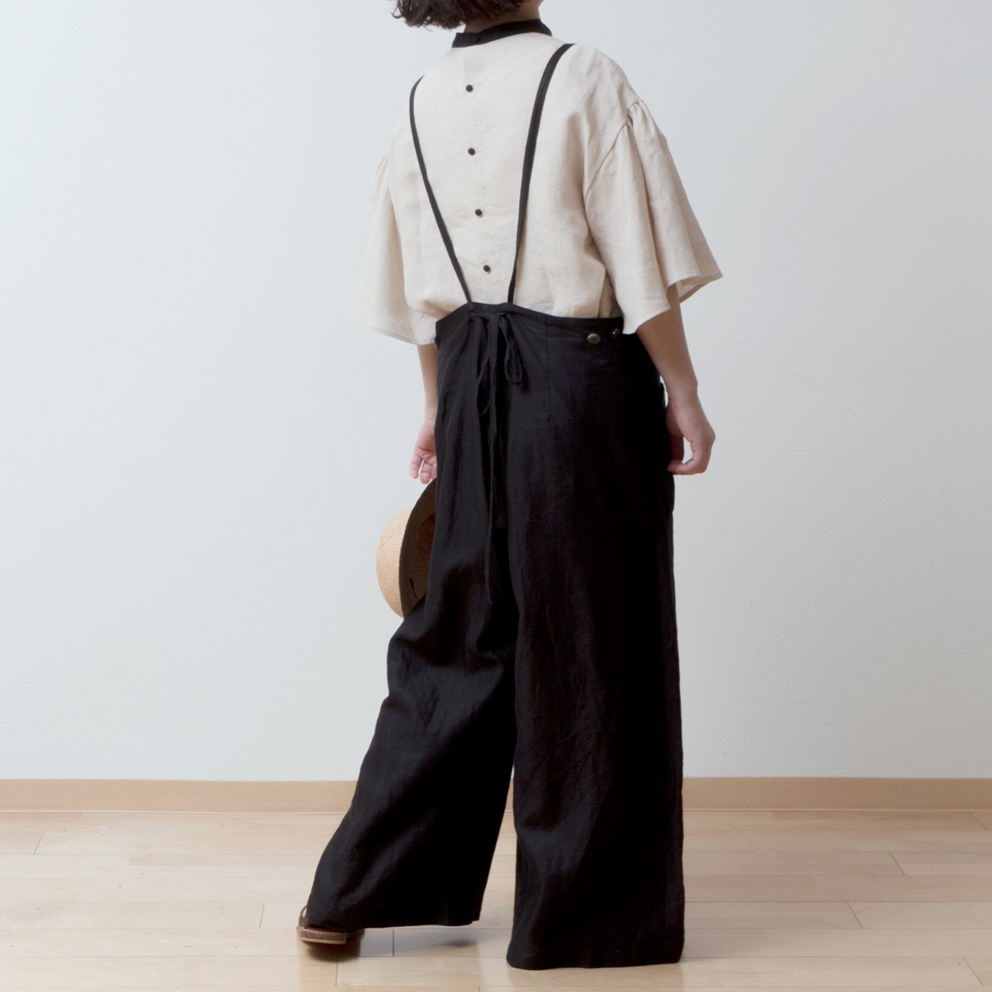 Flared half sleeve linen blouse / beige