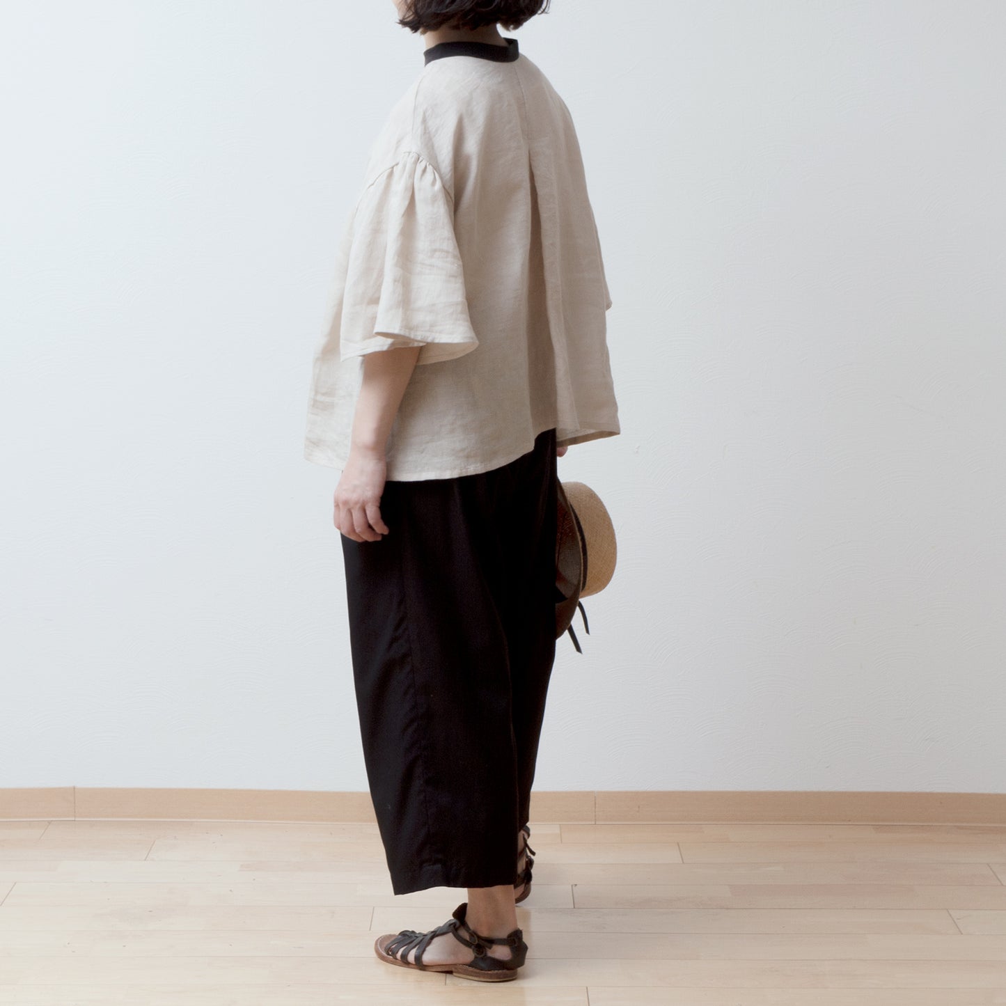 Flared half sleeve linen blouse / beige