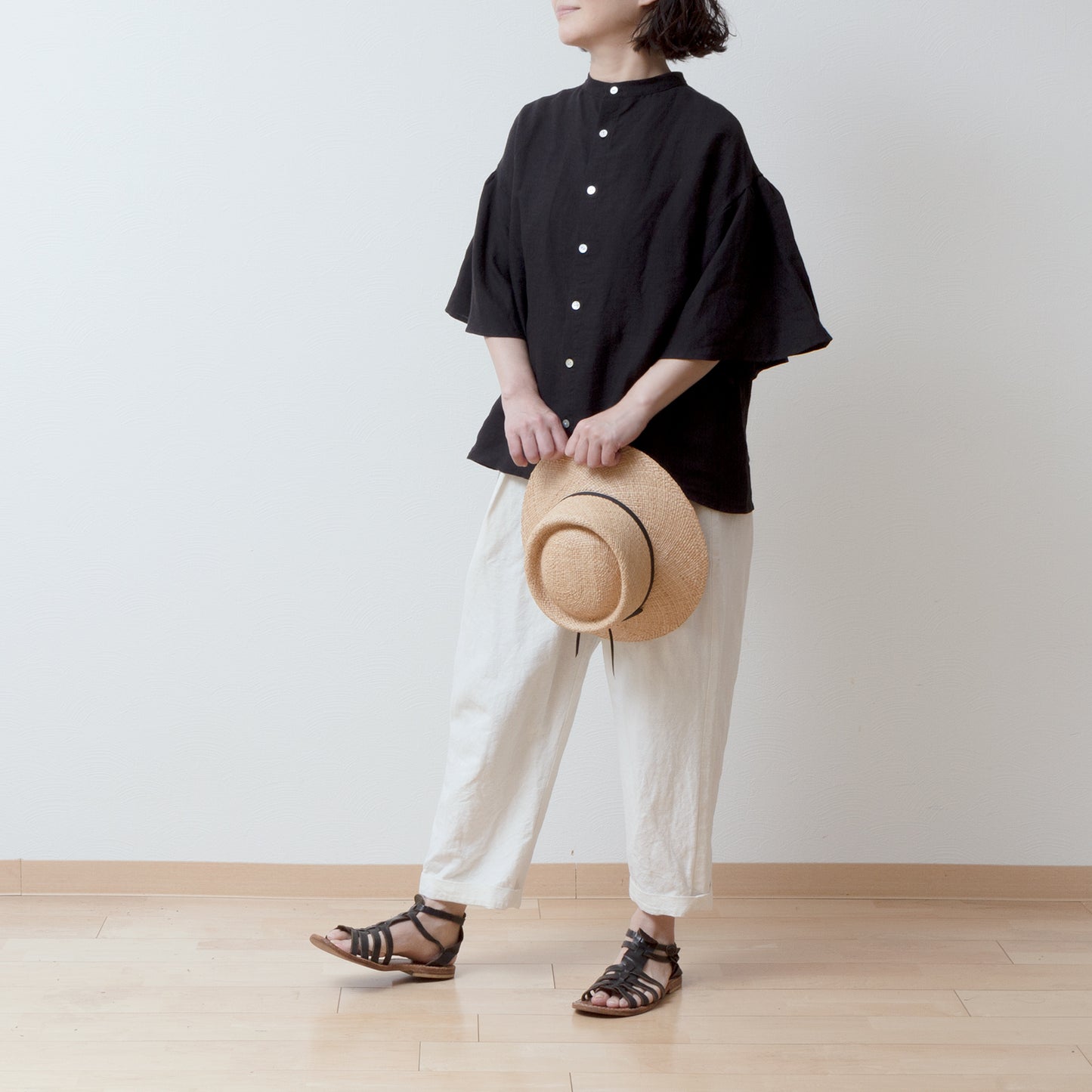 Flared half sleeve linen blouse/black