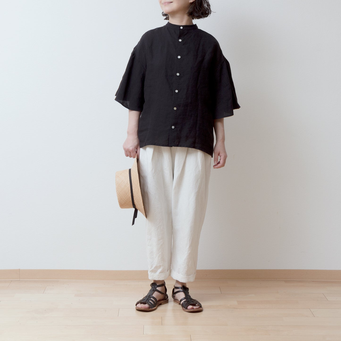 Flared half sleeve linen blouse/black