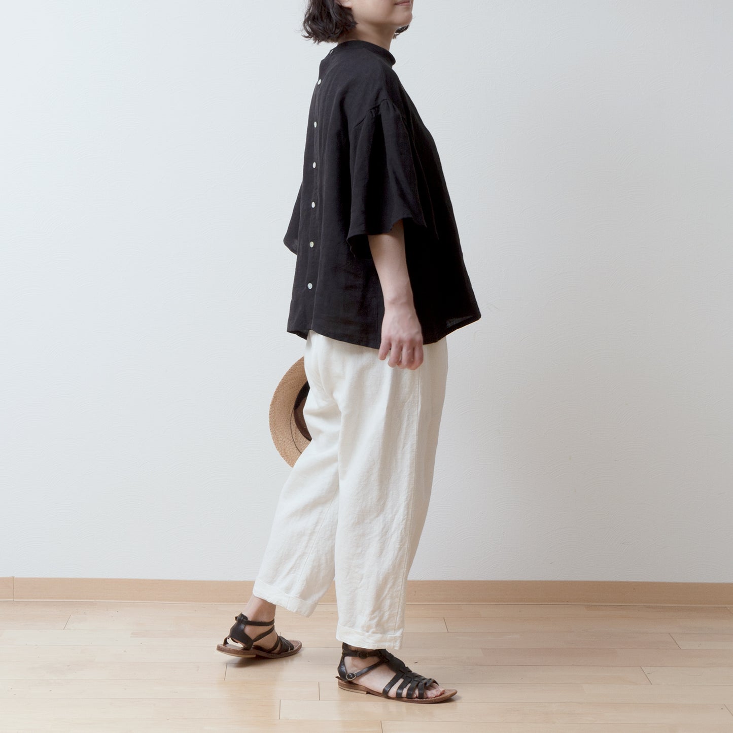 Flared half sleeve linen blouse/black