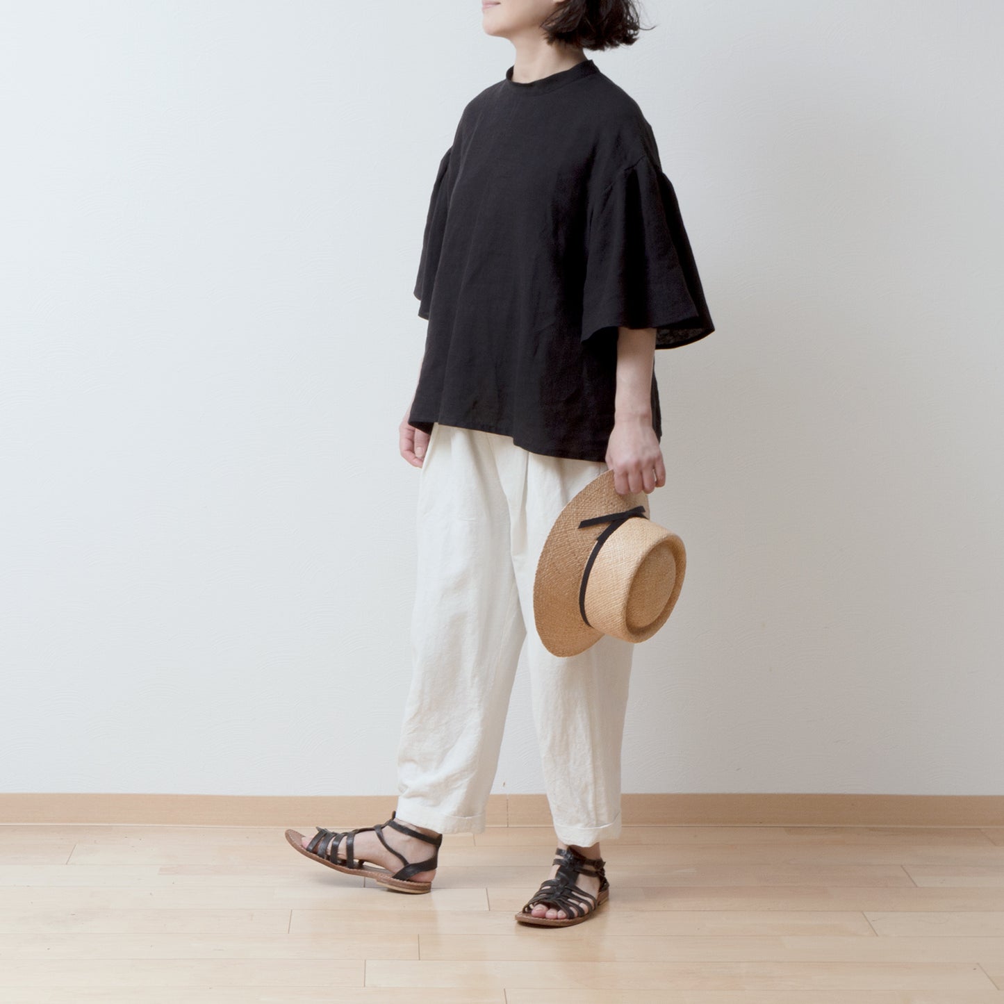 Flared half sleeve linen blouse/black