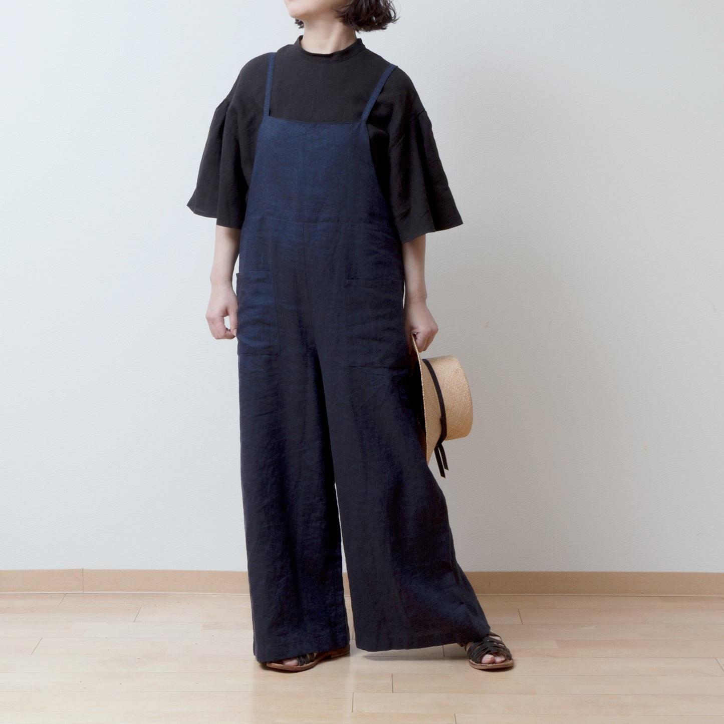 Flared half sleeve linen blouse/black