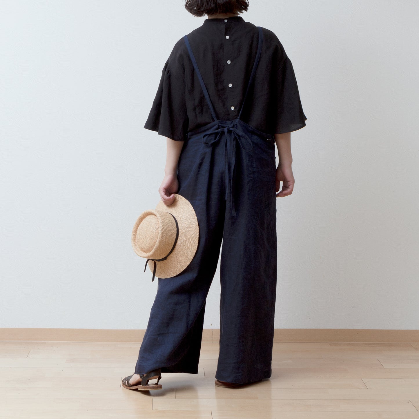Flared half sleeve linen blouse/black