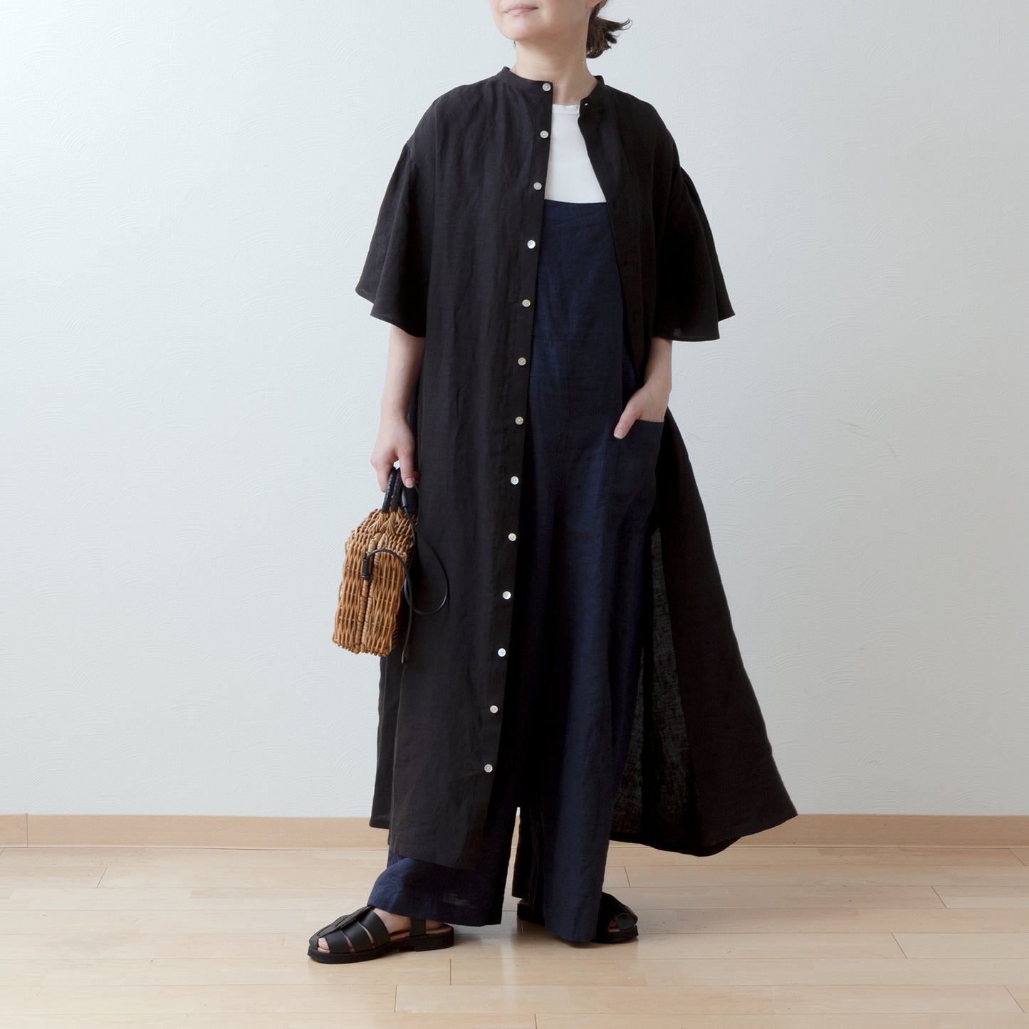 Flared half sleeve A-line linen dress/black