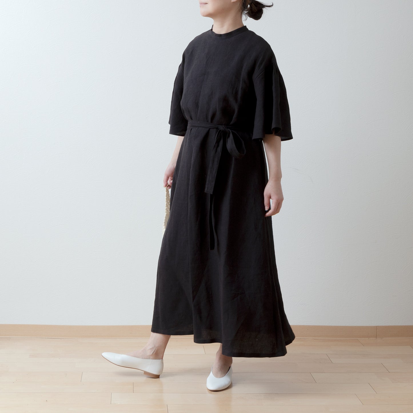 Flared half sleeve A-line linen dress/black