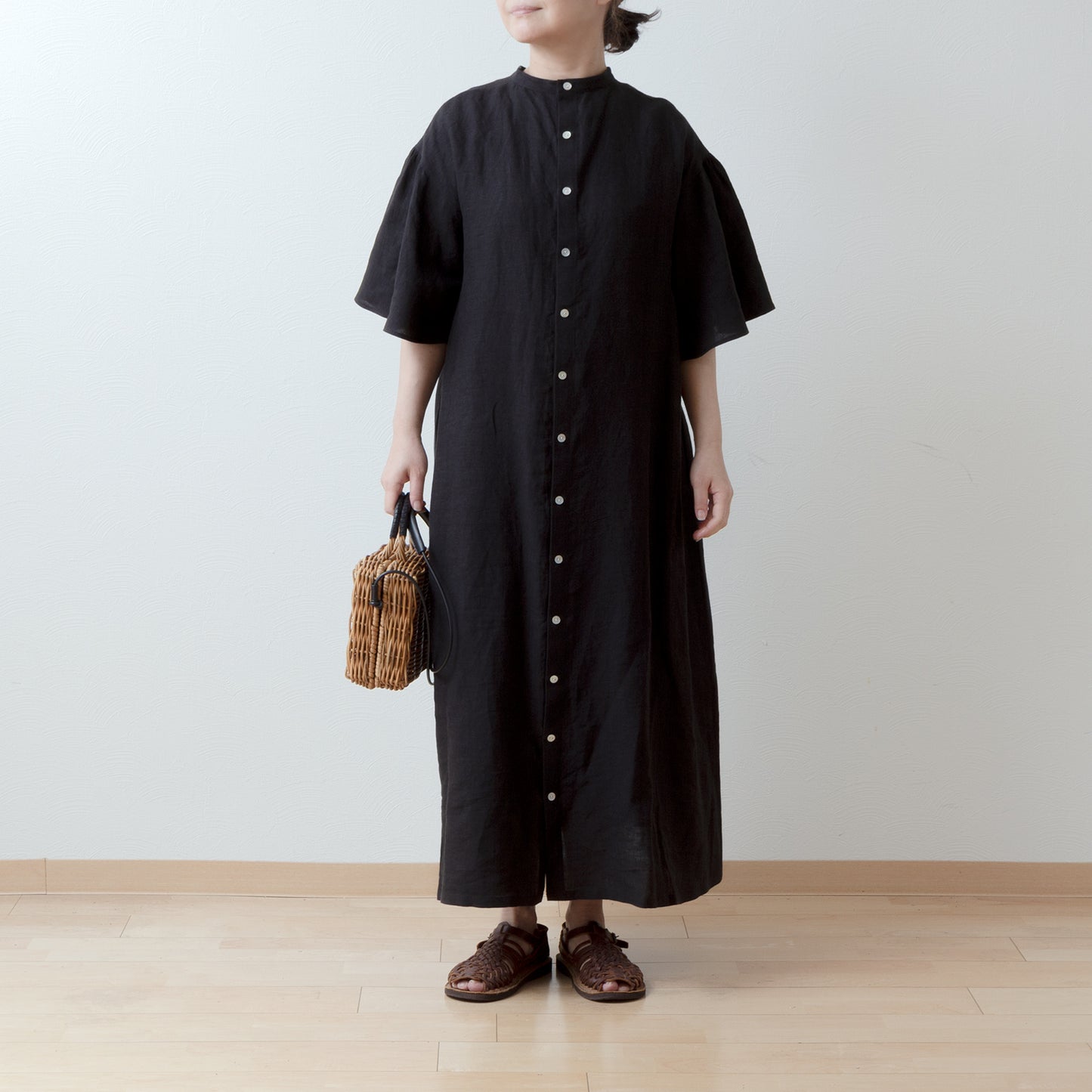 Flared half sleeve A-line linen dress/black