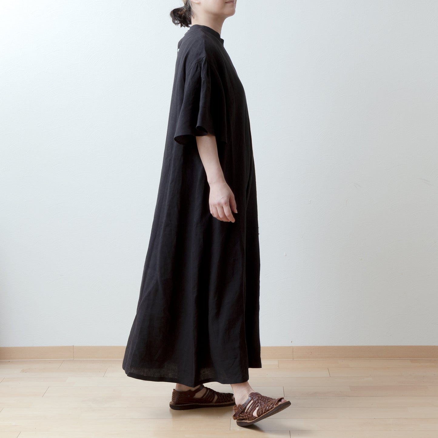 Flared half sleeve A-line linen dress/black