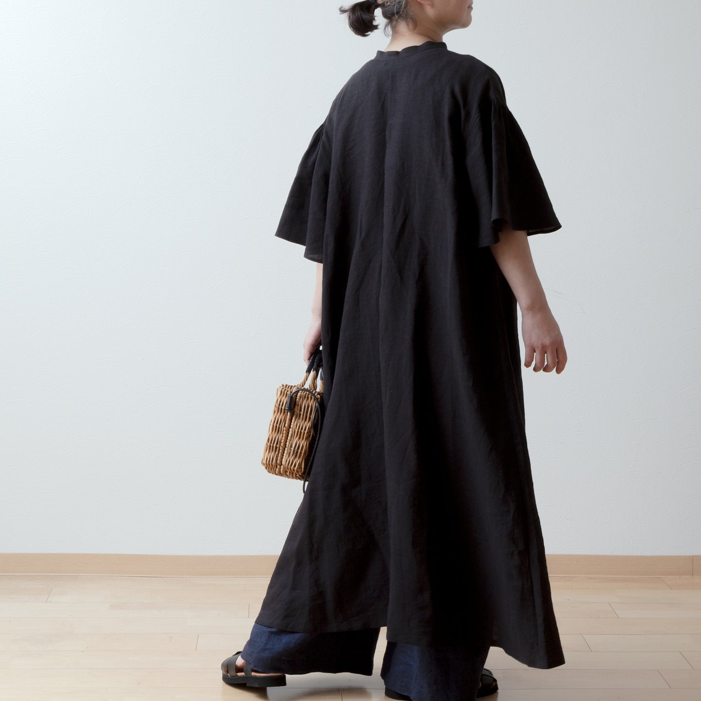Flared half sleeve A-line linen dress/black