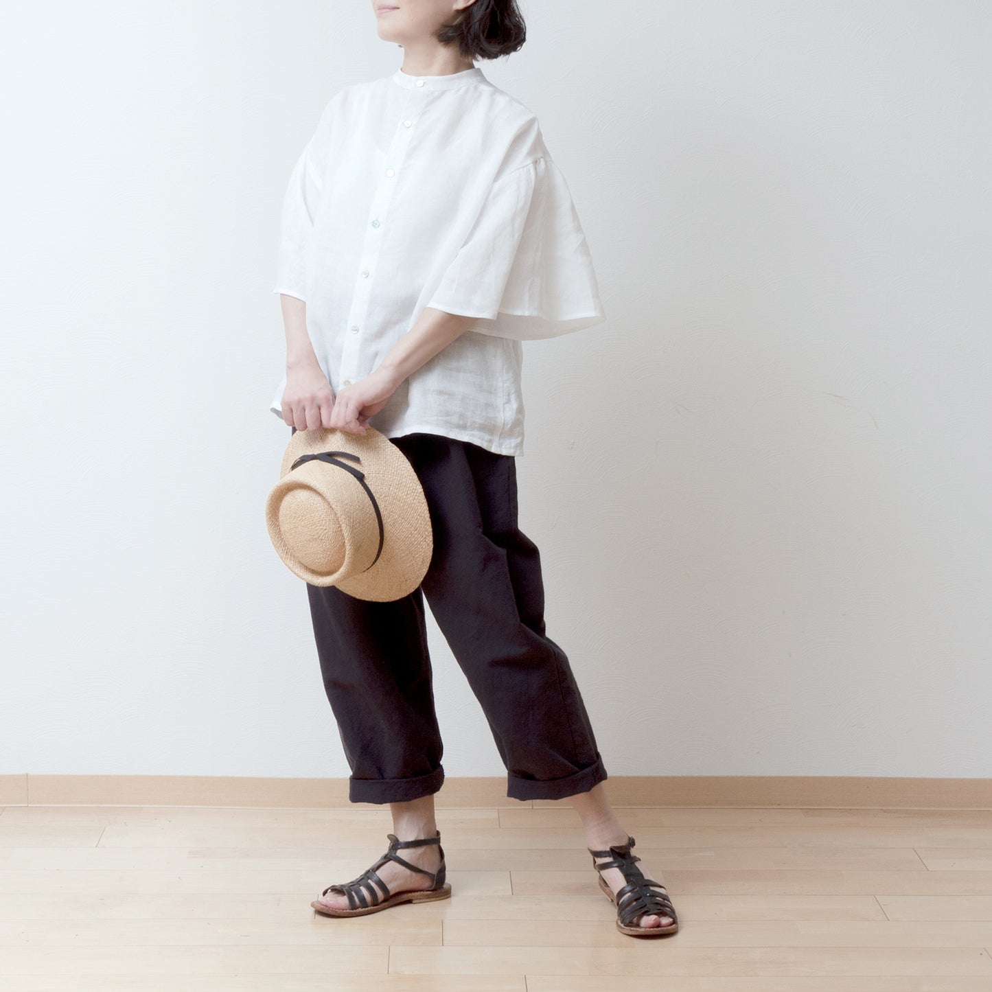 Flared half sleeve linen blouse/off white