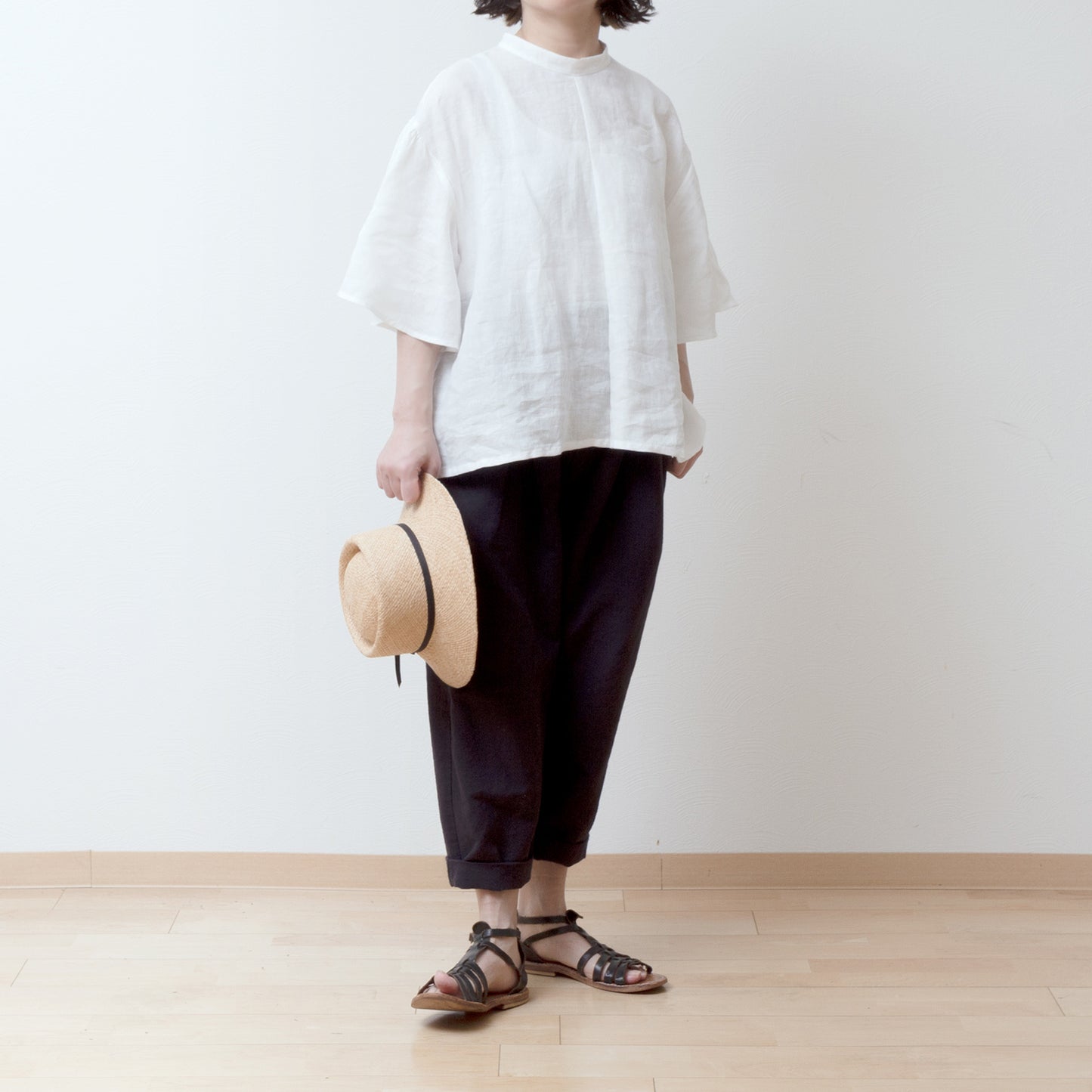 Flared half sleeve linen blouse/off white