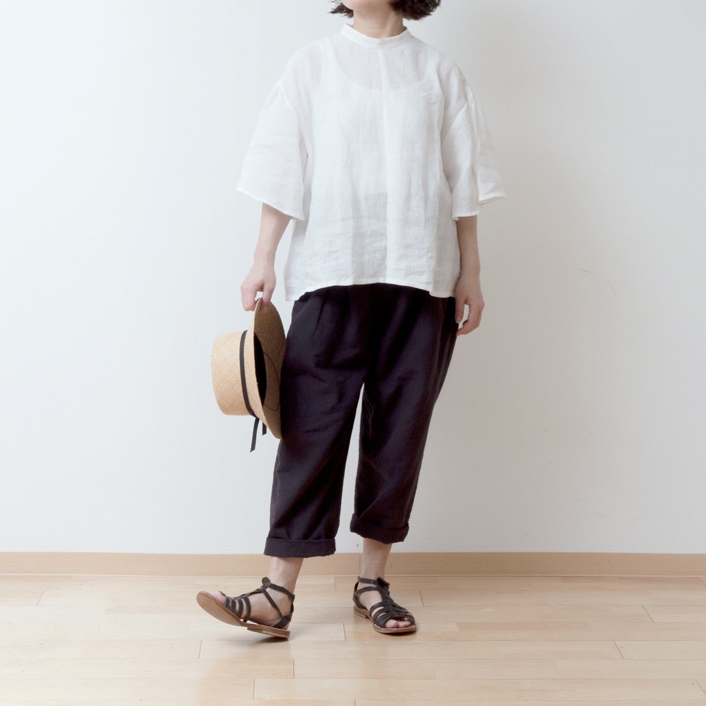 Flared half sleeve linen blouse/off white