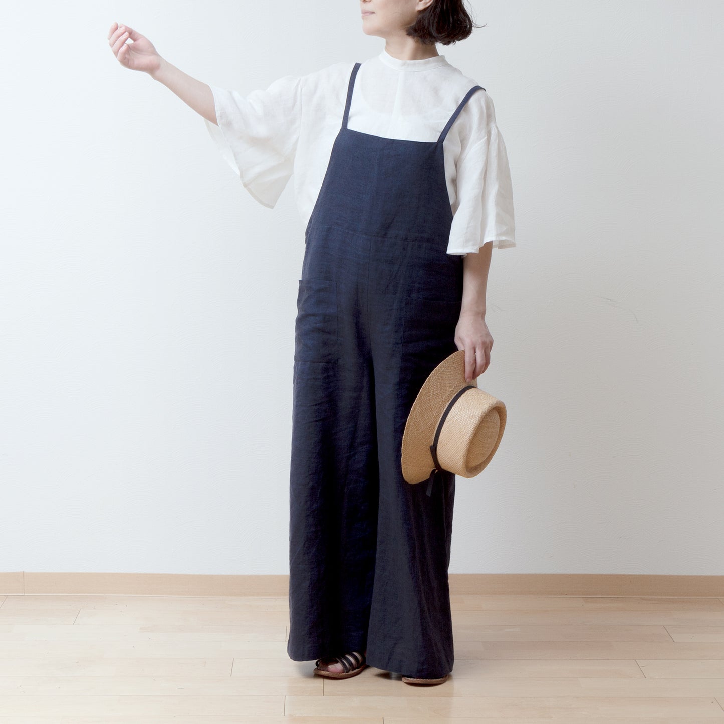 Flared half sleeve linen blouse/off white