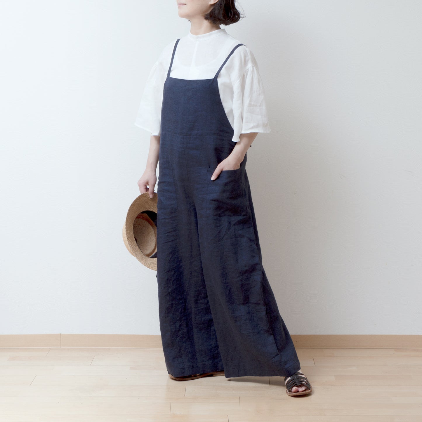 Flared half sleeve linen blouse/off white