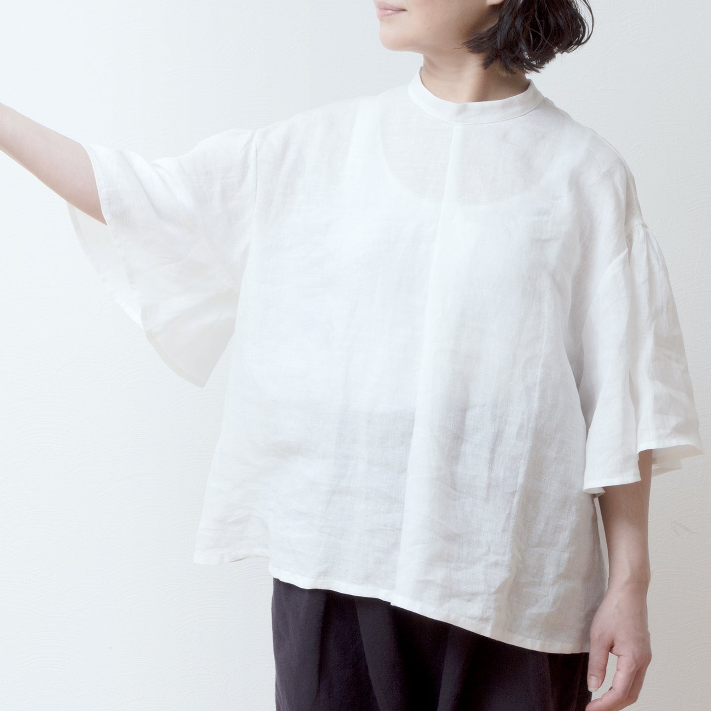 Flared half sleeve linen blouse/off white