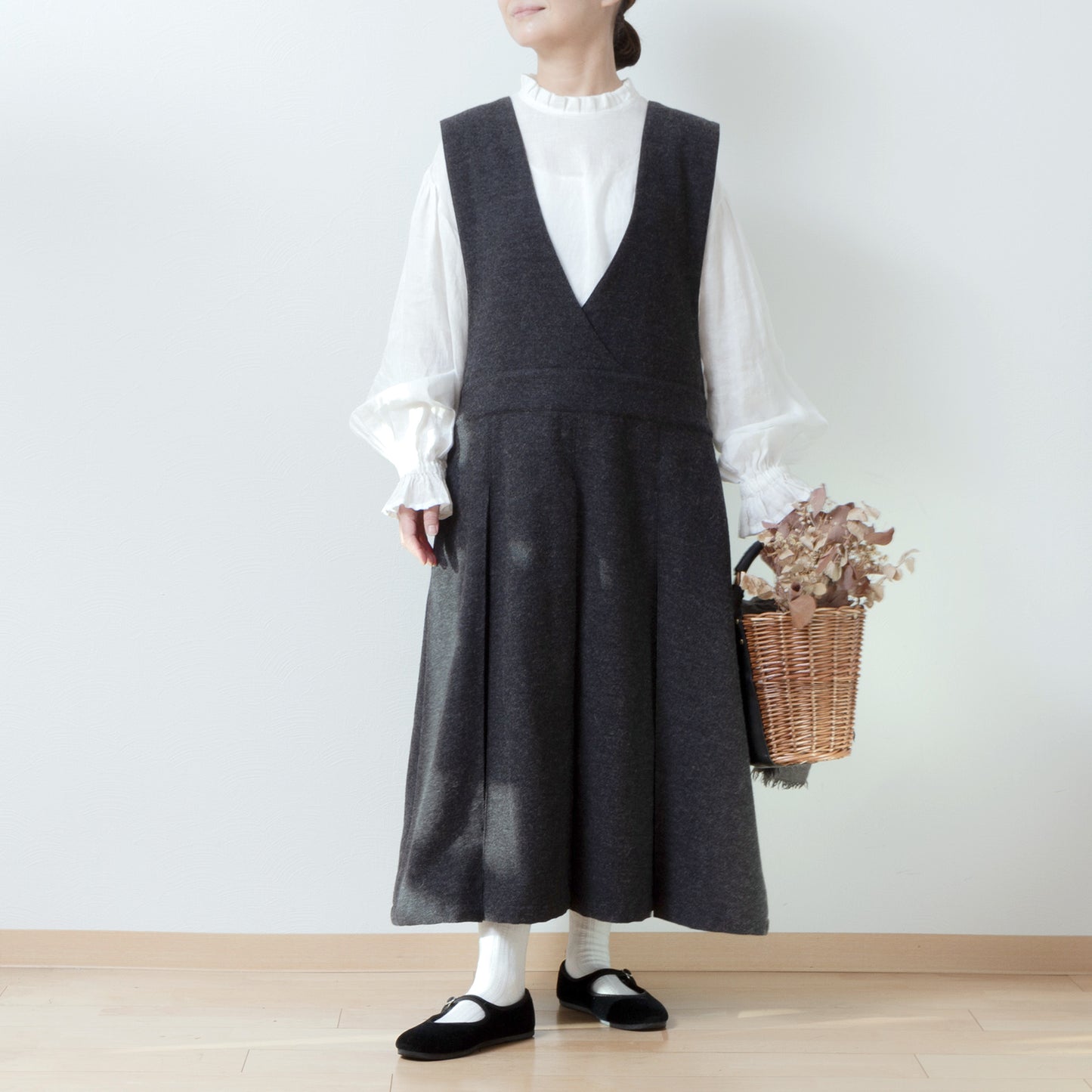 冬のカシュクールプリーツワンピース-ウールヘリンボ-ン/チャコール