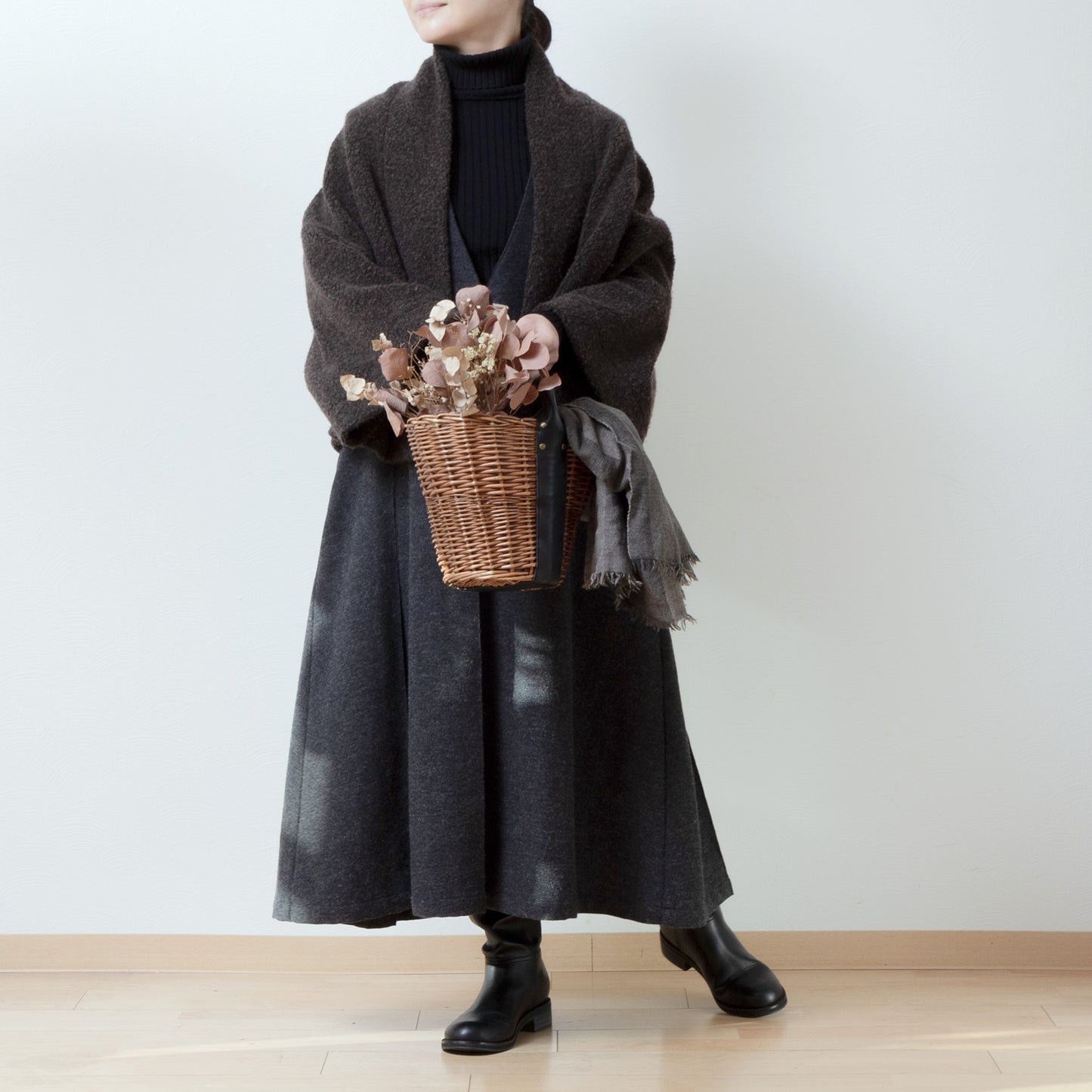 冬のカシュクールプリーツワンピース-ウールヘリンボ-ン/チャコール