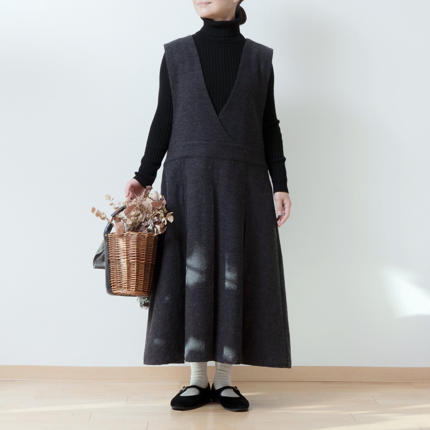冬のカシュクールプリーツワンピース-ウールヘリンボ-ン/チャコール