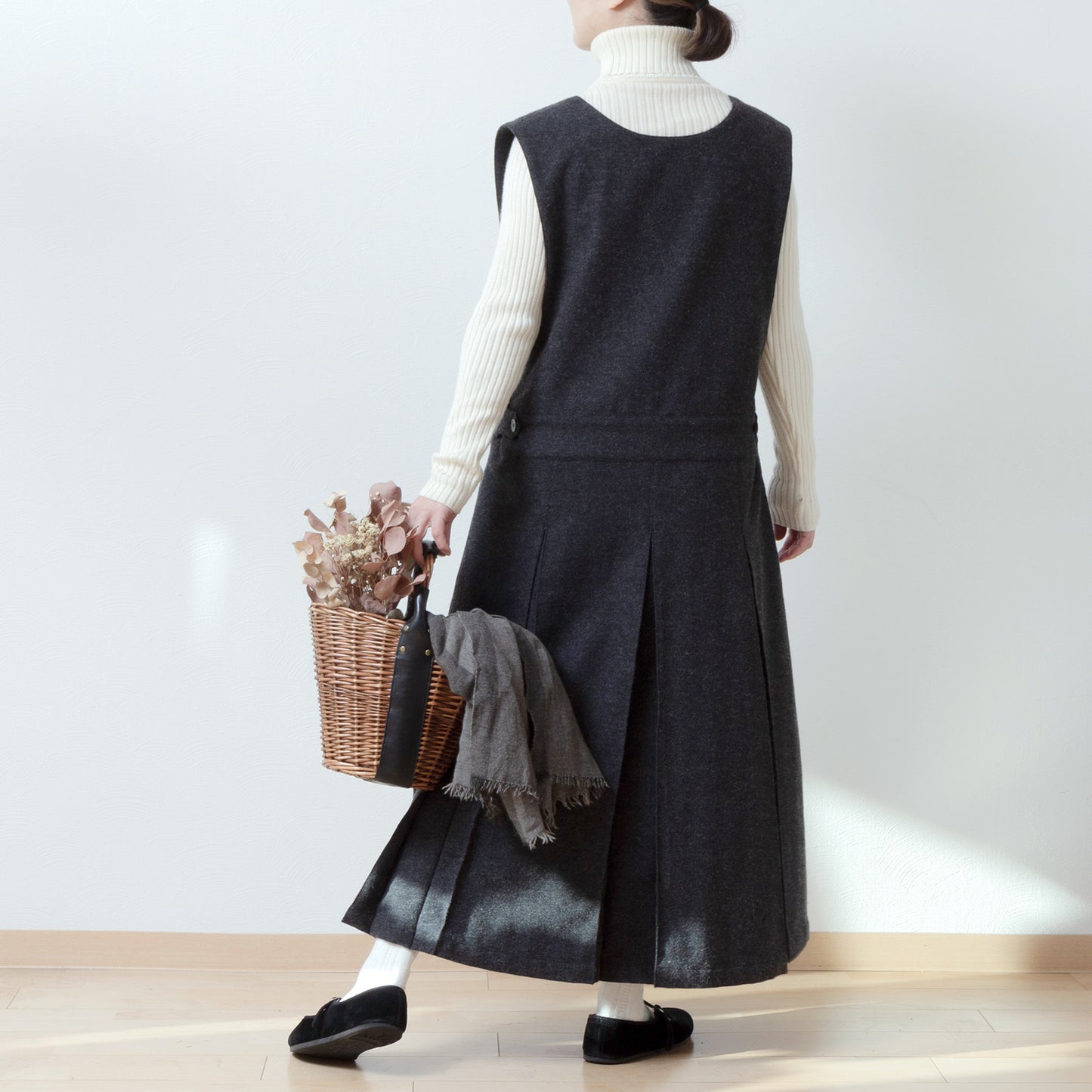 冬のカシュクールプリーツワンピース-ウールヘリンボ-ン/チャコール