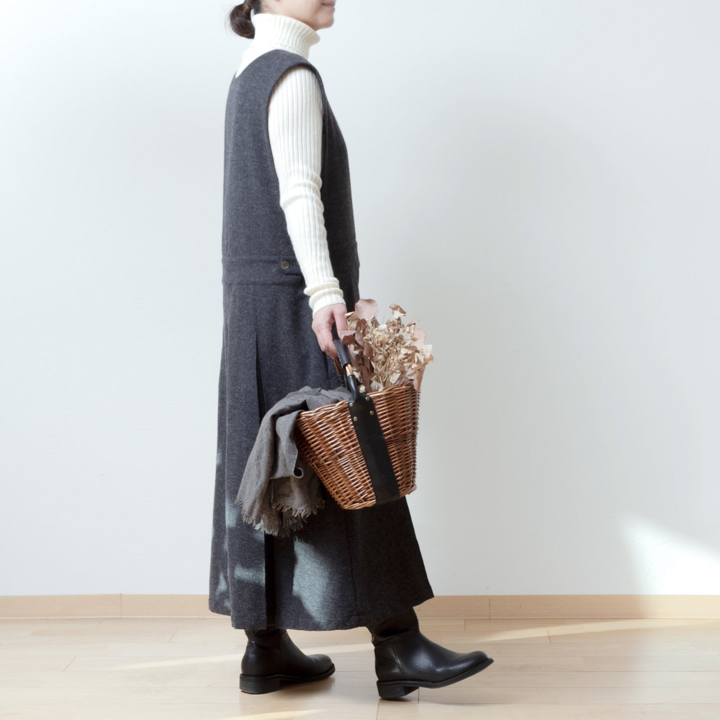 冬のカシュクールプリーツワンピース-ウールヘリンボ-ン/チャコール