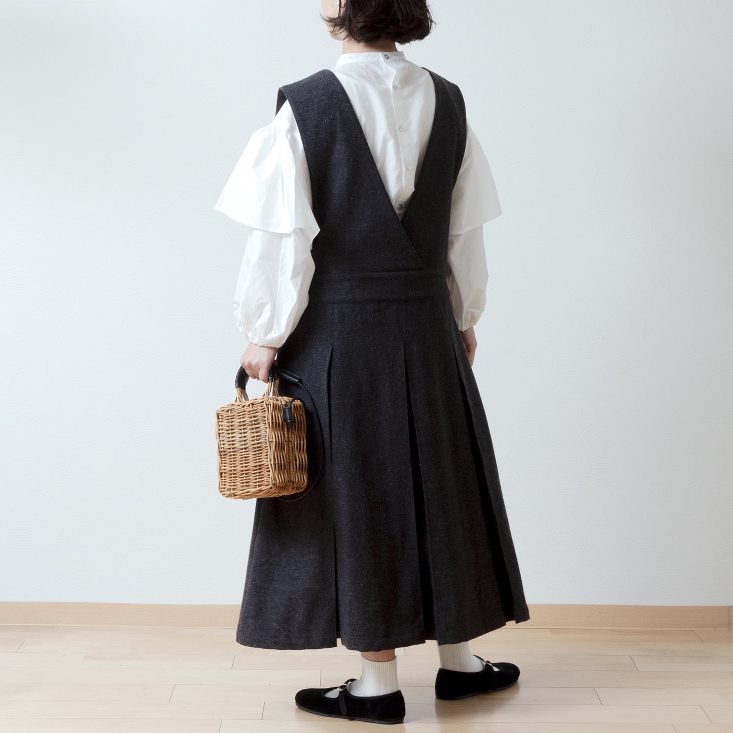 冬のカシュクールプリーツワンピース-ウールヘリンボ-ン/チャコール