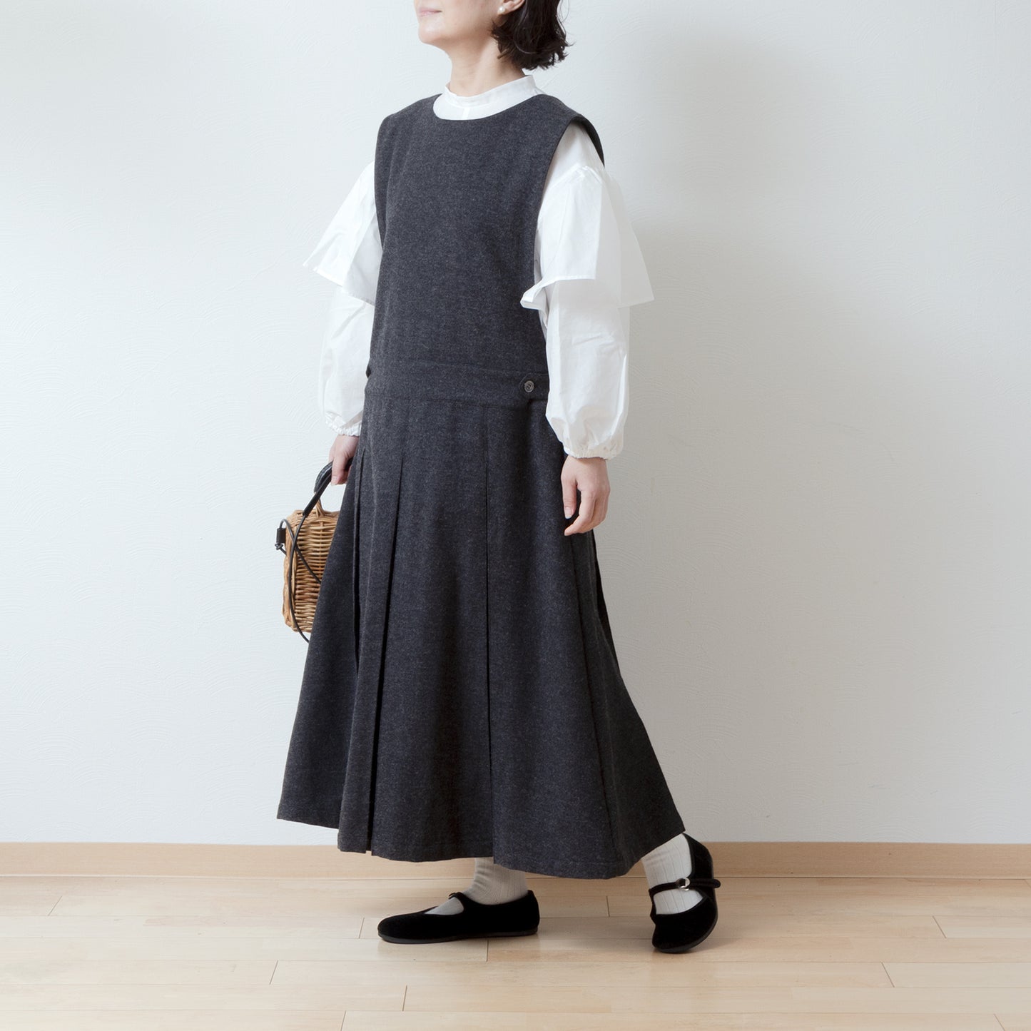 冬のカシュクールプリーツワンピース-ウールヘリンボ-ン/チャコール