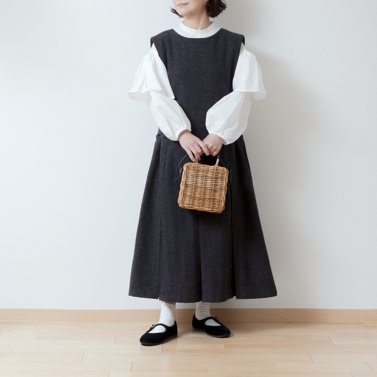 冬のカシュクールプリーツワンピース-ウールヘリンボ-ン/チャコール