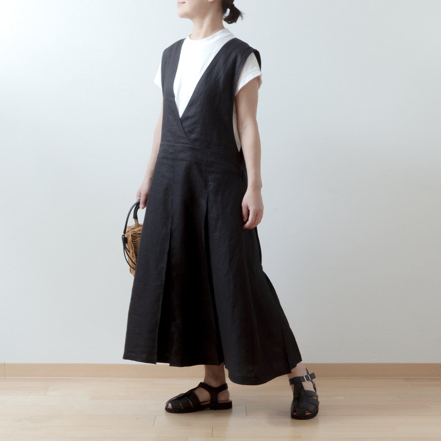 亞麻緊身褶皺洋裝/黑色