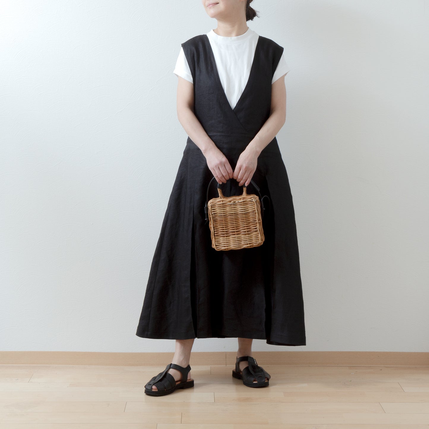 亞麻緊身褶皺洋裝/黑色