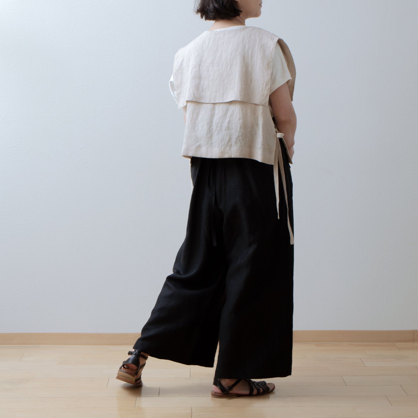 Square collar linen vest/beige