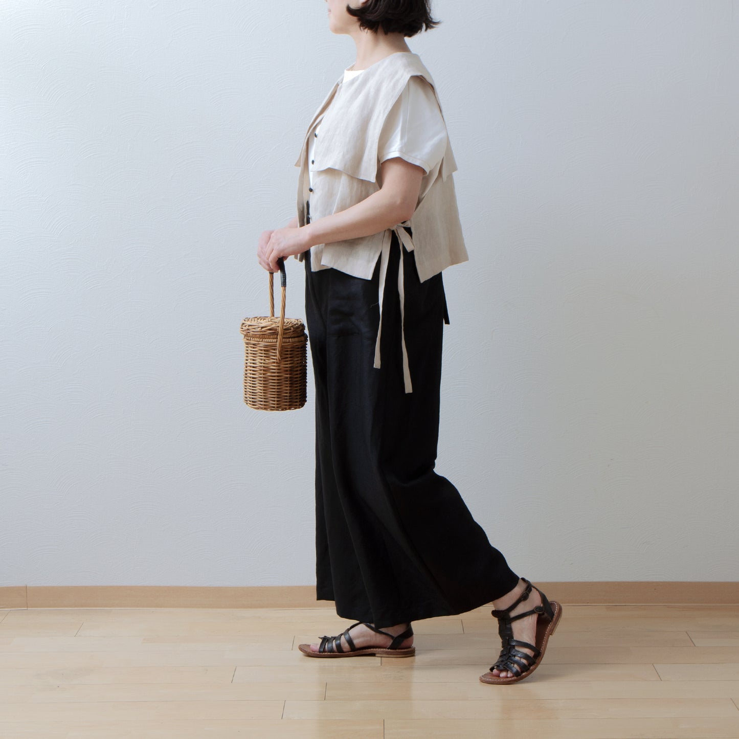 Square collar linen vest/beige
