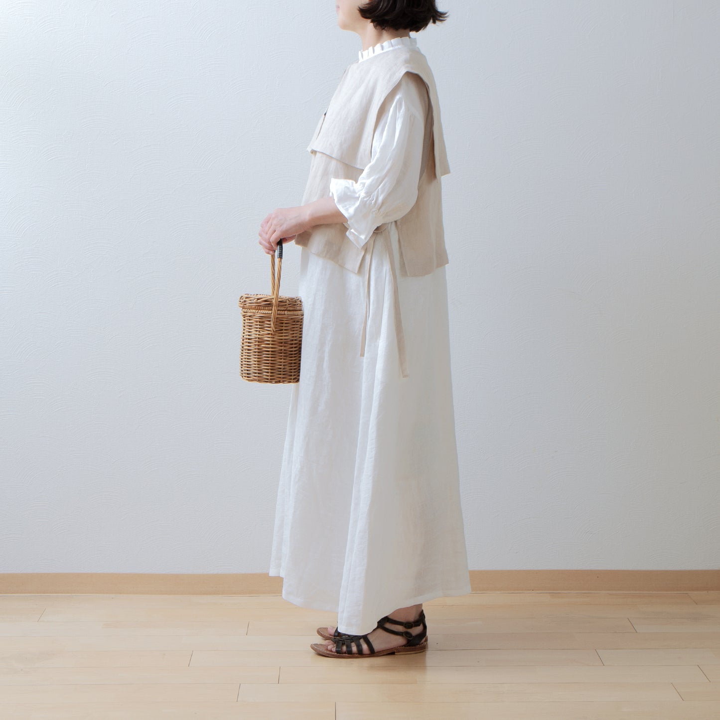 Square collar linen vest/beige