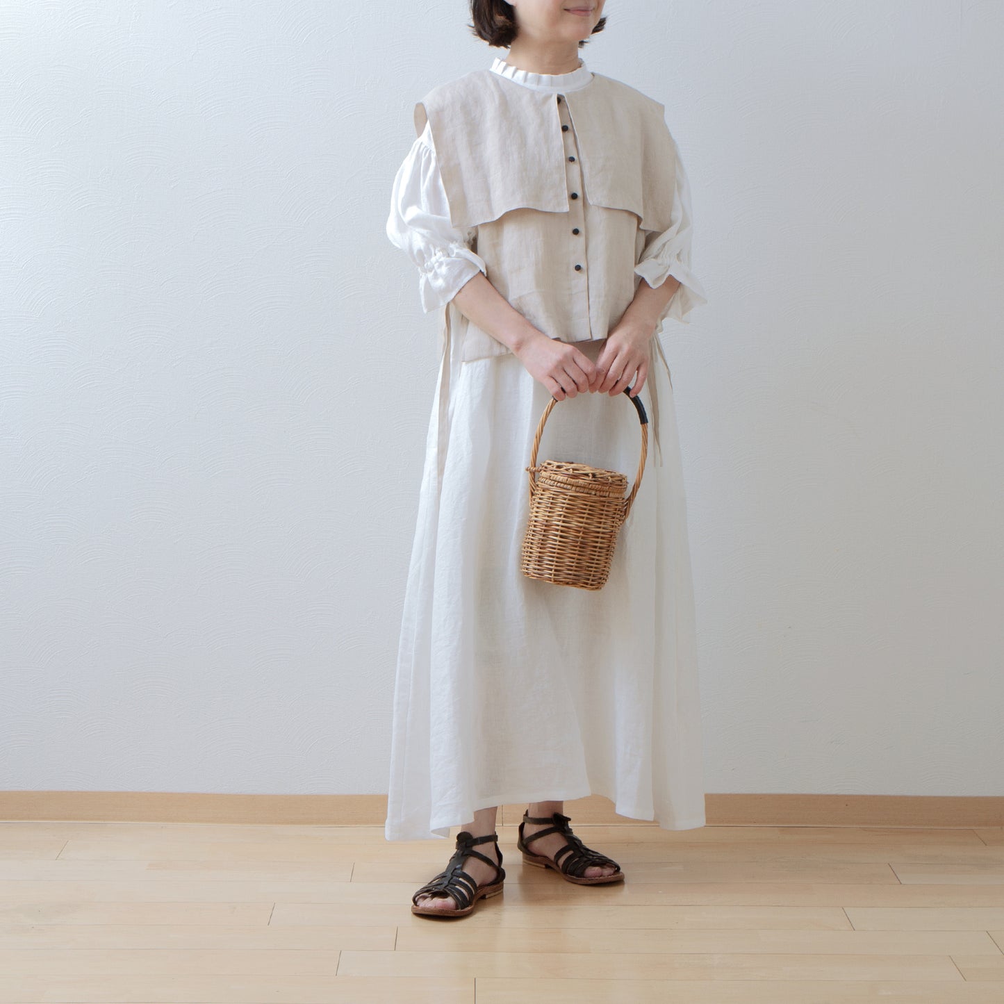 Square collar linen vest/beige